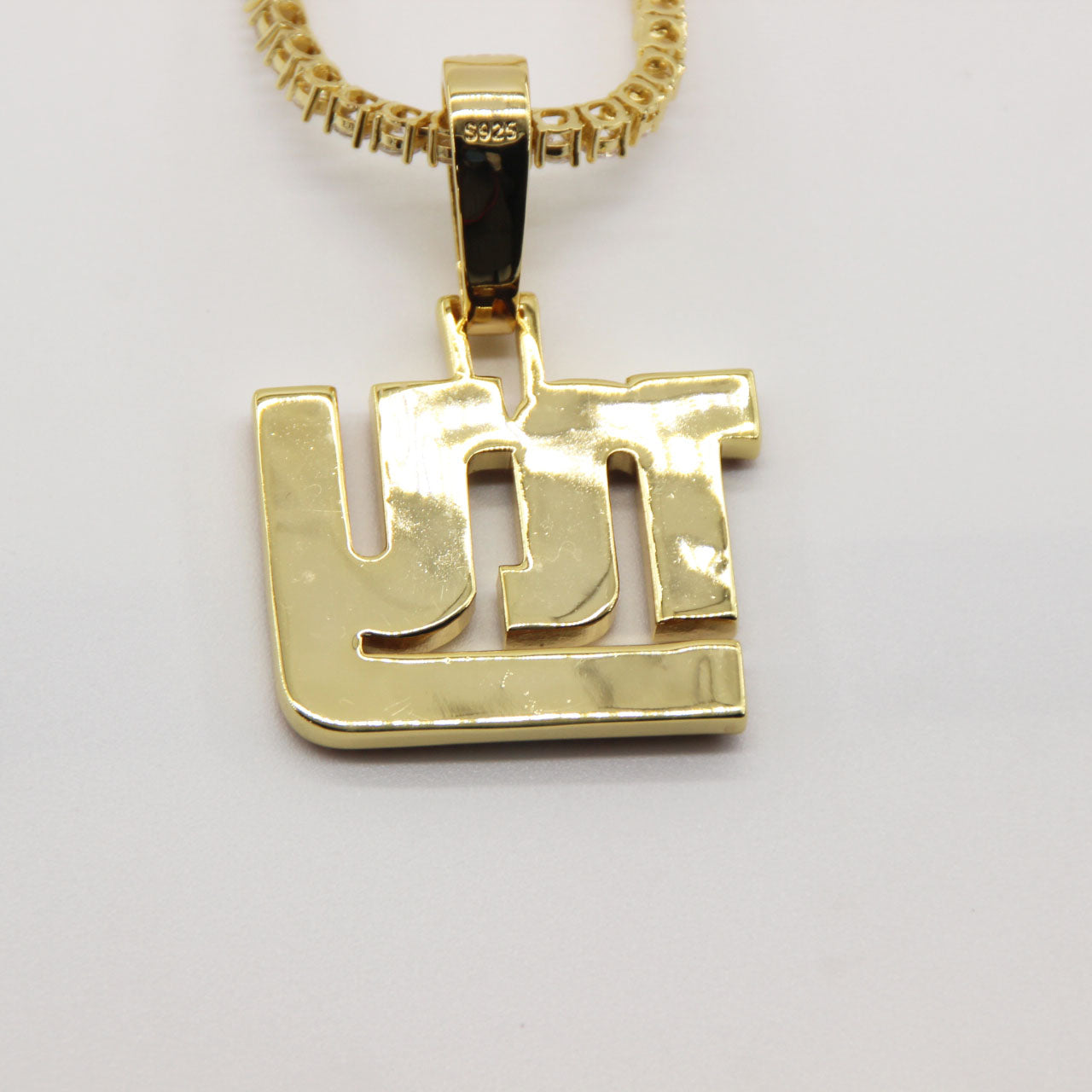 New York City Emblem Pendant Necklace – Fan Gift Jewelry for Game Day & Holidays