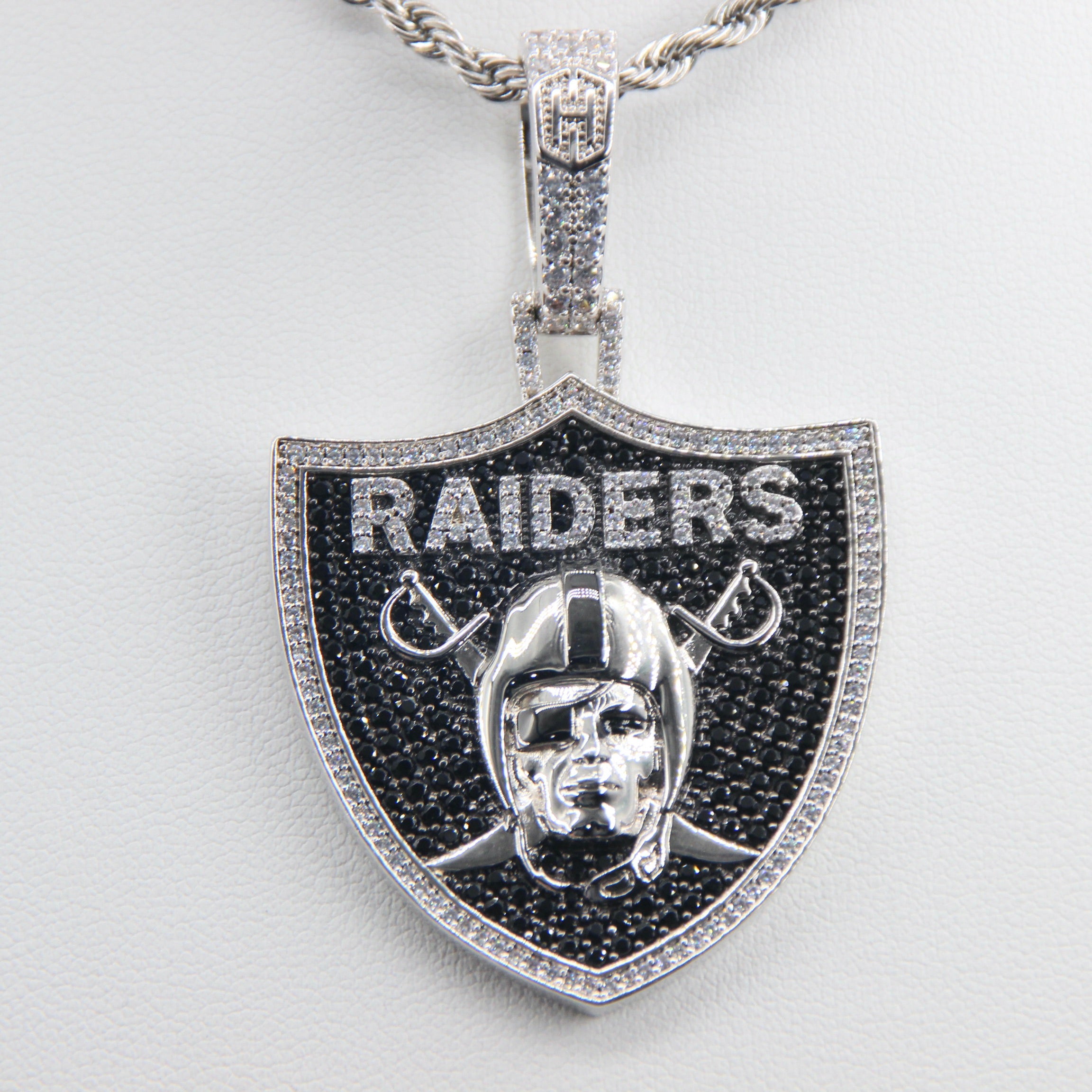 Las Vegas Emblem Pendant Necklace – Perfect Gift for True Las Vegas Fans