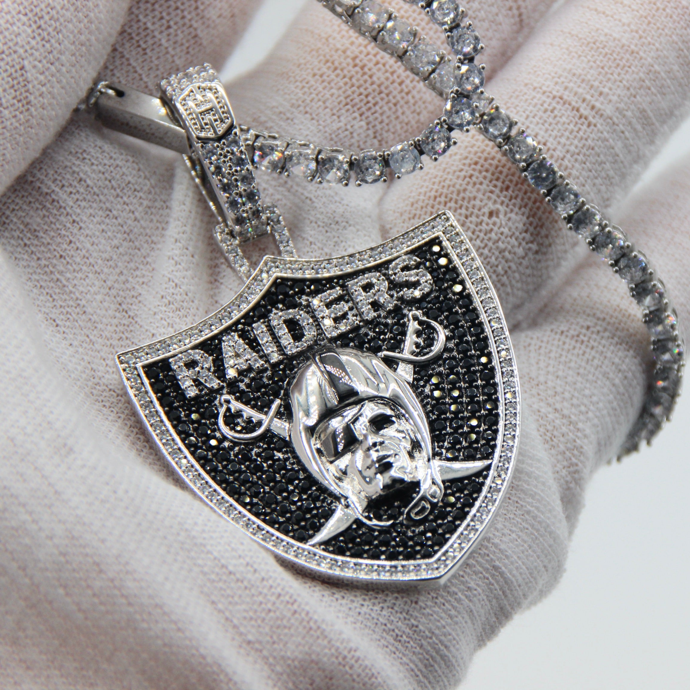 Las Vegas Emblem Pendant Necklace – Perfect Gift for True Las Vegas Fans